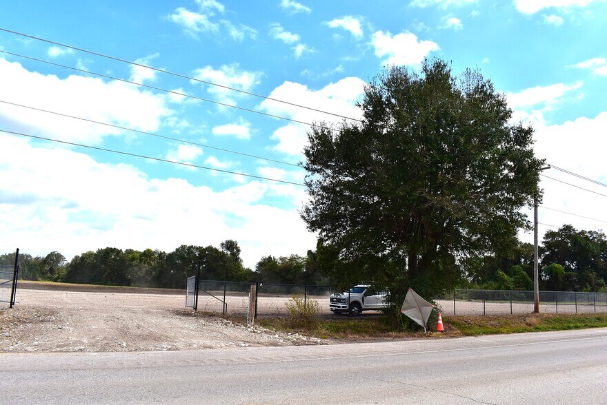 More Photos Of 8911 FM 524 Rd, Sweeny Land For Lease
