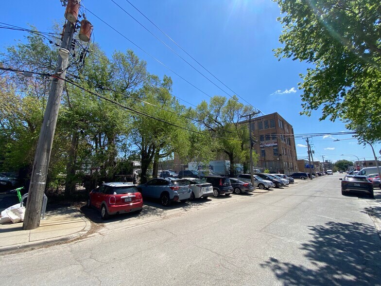 More Photos Of 3065 N Rockwell St, Chicago Warehouse For Sale