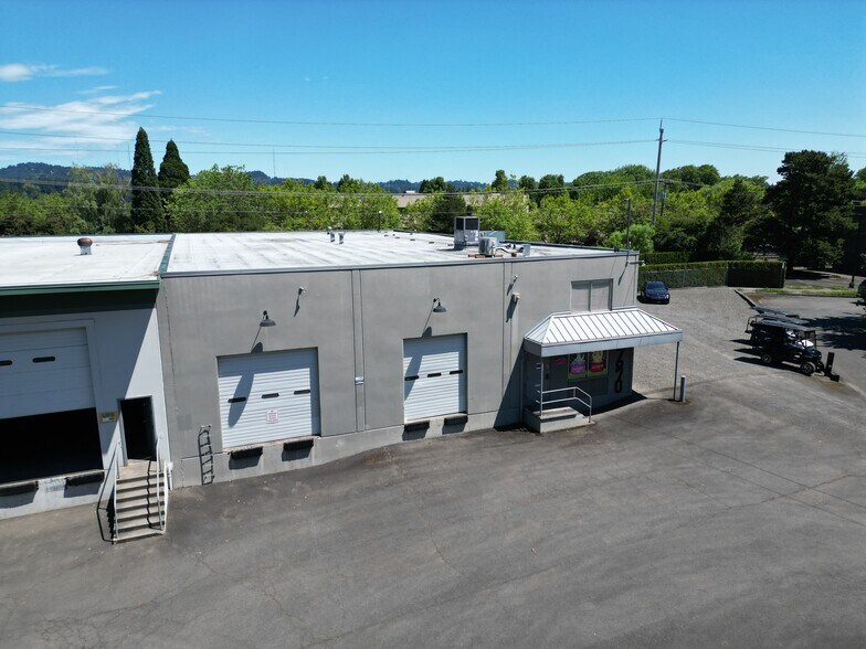 More Photos Of 4670 SW Pacific Ave, Beaverton Warehouse For Lease