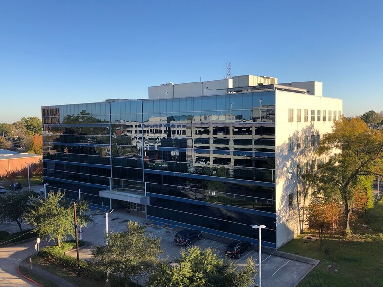 More Photos Of 1800 W 26th St, Houston Medical For Lease