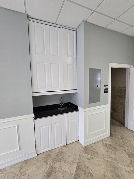 More Photos Of 635 SE 10th St, Deerfield Beach Office For Lease