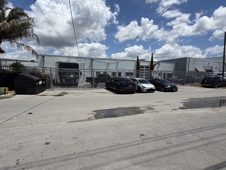 More Photos Of 3241-3249 NW 38th St, Miami Manufacturing For Sale
