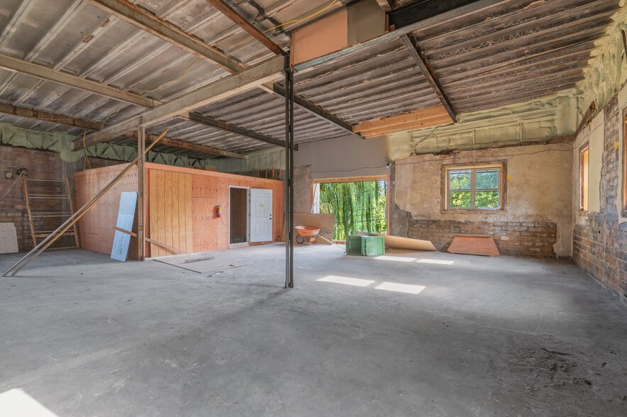 More Photos Of 815 Chicago St, Green Bay Industrial For Sale