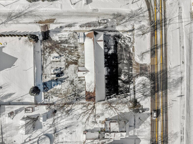 More Photos Of 25957 Gibraltar Rd, Flat Rock Carwash For Sale