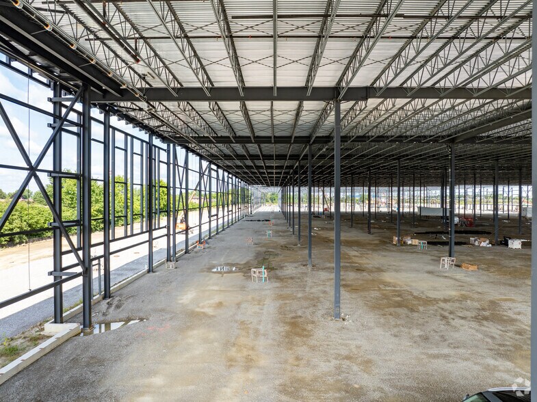 More Photos Of 5405 Countryside Dr, Brampton Warehouse For Lease