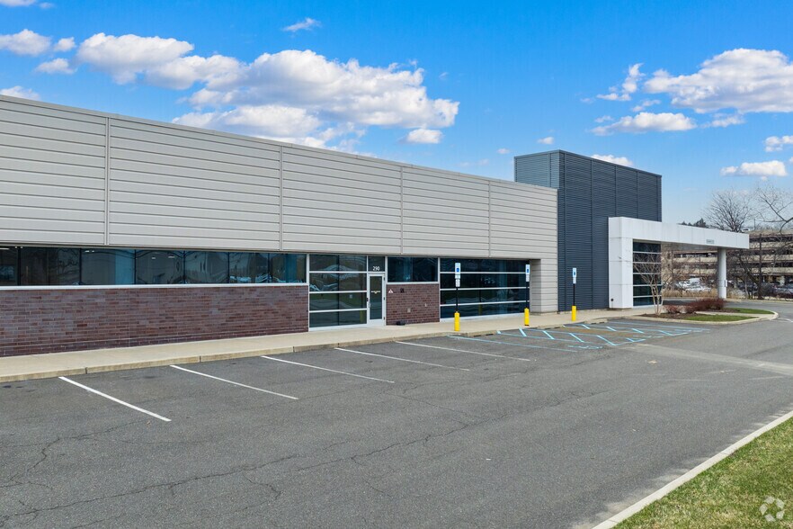 More Photos Of 290 Veterans Blvd, Rutherford Warehouse For Lease
