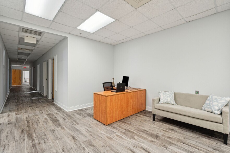 More Photos Of 710 Johnnie Dodds Blvd, Mount Pleasant Medical For Lease