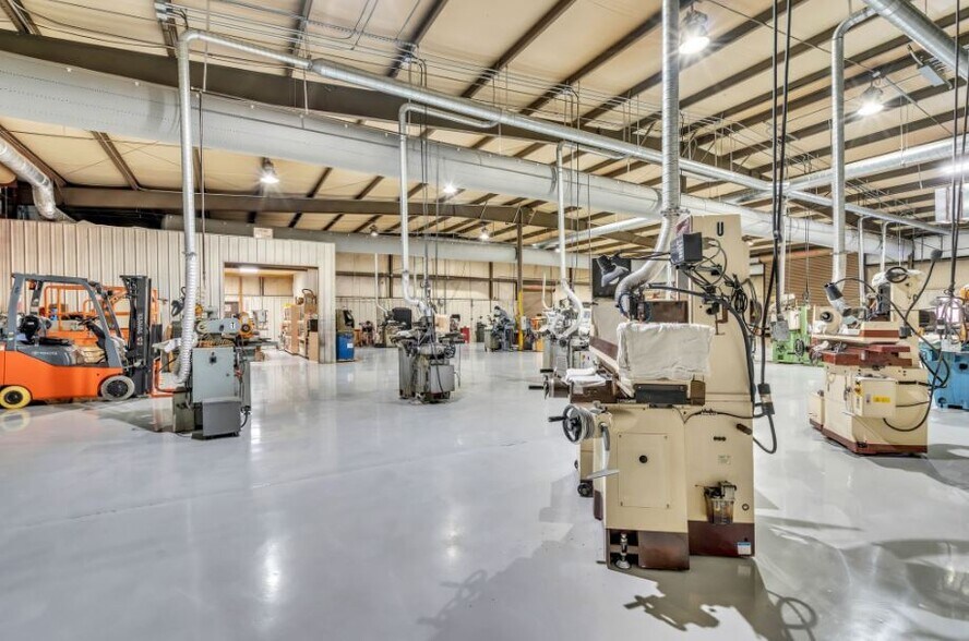 More Photos Of 106 Tennsco Dr, Dickson Warehouse For Sale