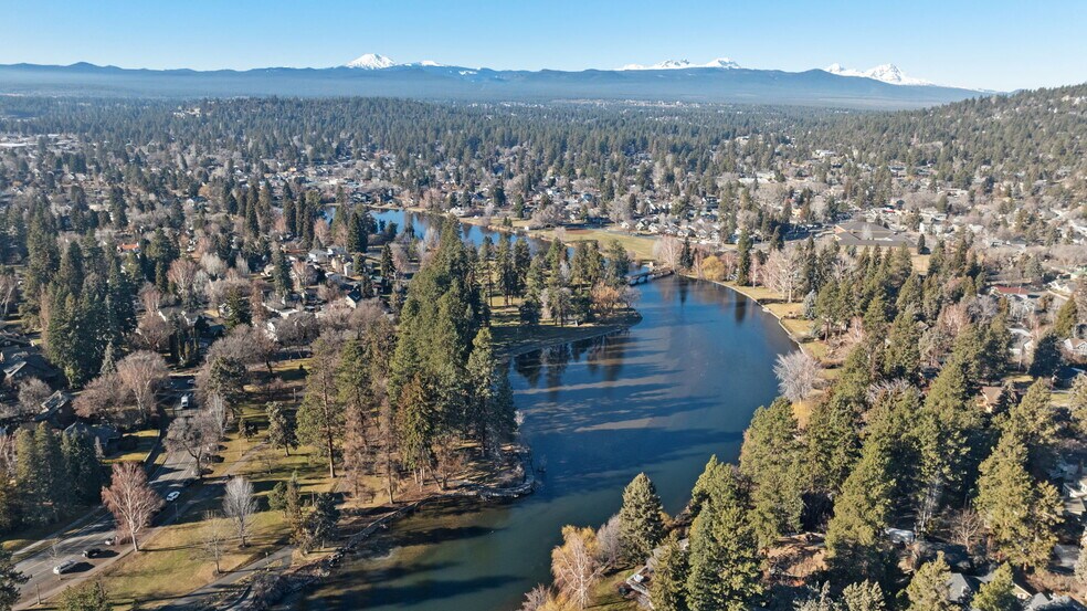 More Photos Of 15 NW Franklin Ave, Bend Office For Sale