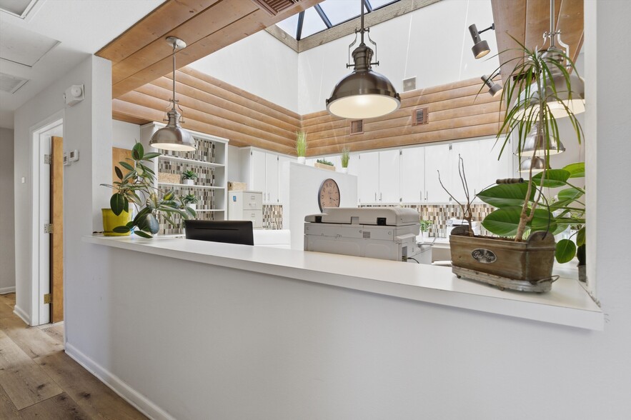 More Photos Of 44709 Date Ave, Lancaster Medical For Sale