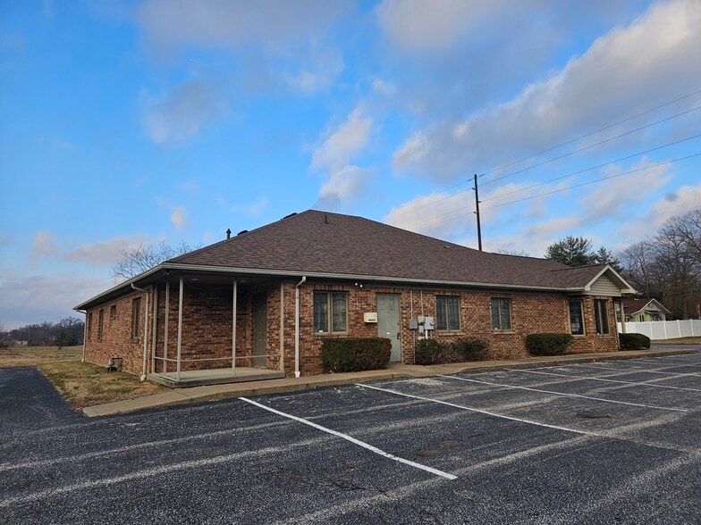 More Photos Of 13330 Darmstadt Rd, Evansville Office For Sale