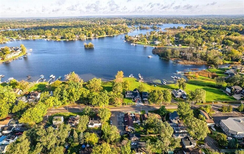More Photos Of 1209 W Oakley Park Rd, Wolverine Lake Apartments For Sale
