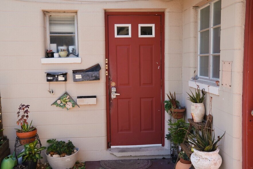 More Photos Of 601 Avenue B NW, Winter Haven Office Residential For Lease