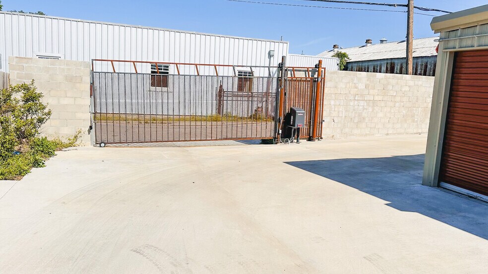 More Photos Of 819 S Xanthus Ave, Tulsa Self Storage For Sale