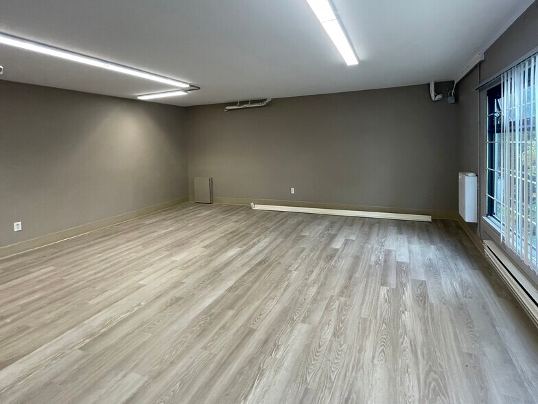 More Photos Of 130 Glacier St, Coquitlam Warehouse For Sale