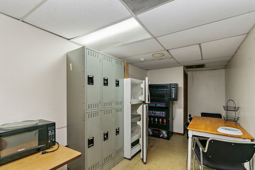 More Photos Of 303 Elgin Ave, Elgin Industrial For Sale