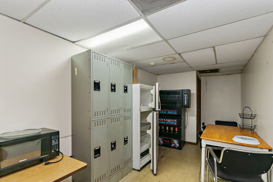 More Photos Of 303 Elgin Ave, Elgin Industrial For Sale