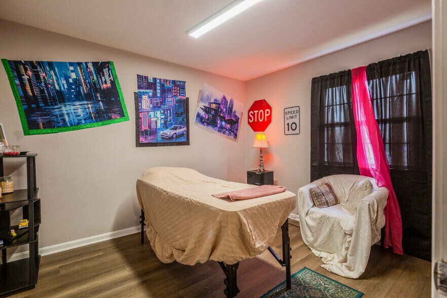 More Photos Of 6019 Preston Hwy, Louisville Office For Sale