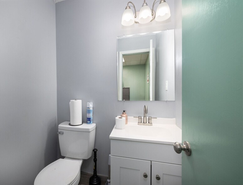 More Photos Of 5617 Dorchester Rd, North Charleston Veterinarian Kennel For Lease