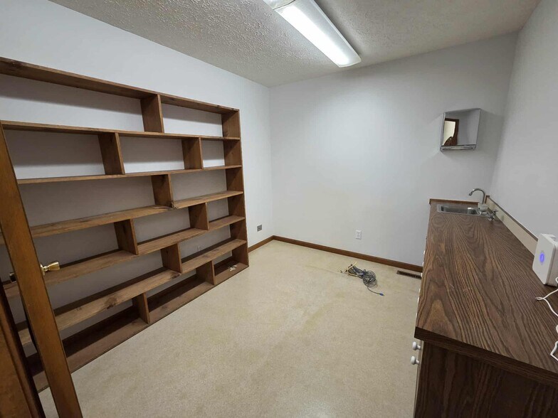 More Photos Of 9252 Lake City Rd, Houghton Lake Medical For Sale