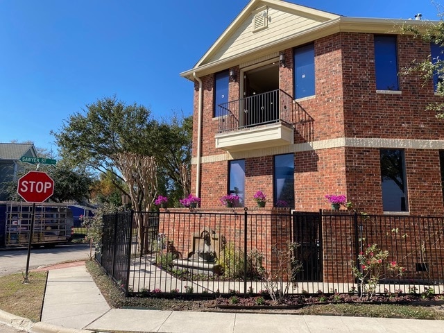 More Photos Of 800 Sawyer St, Houston Office Residential For Sale