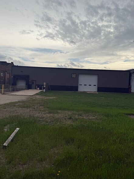 More Photos Of 405 18th Ave, Rockford Warehouse For Lease