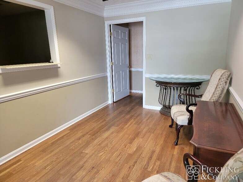 More Photos Of 102 Lois Dr, Warner Robins Office For Lease