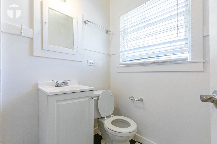 More Photos Of 1821 P St, Sacramento Apartments For Sale