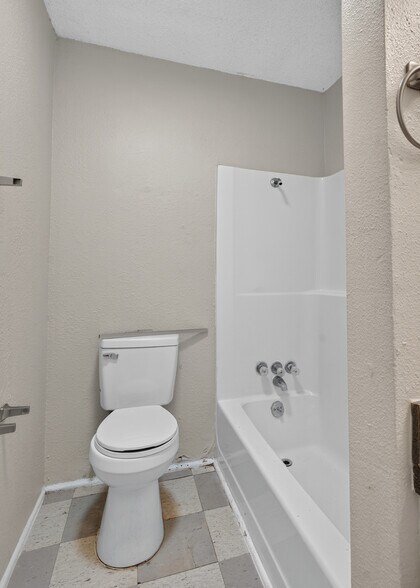 More Photos Of 505 Bub Hayner Rd, Karnack Apartments For Sale