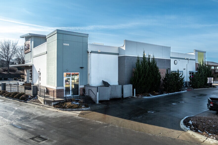 More Photos Of 5585 Mills Civic Pky, West Des Moines Restaurant For Sale