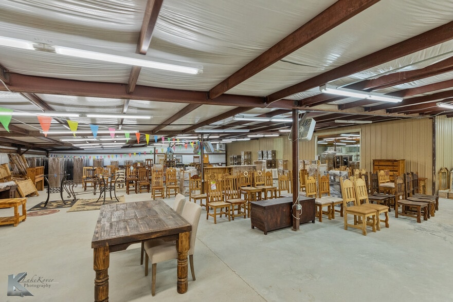 More Photos Of 302 N Access Rd, Clyde Showroom For Sale