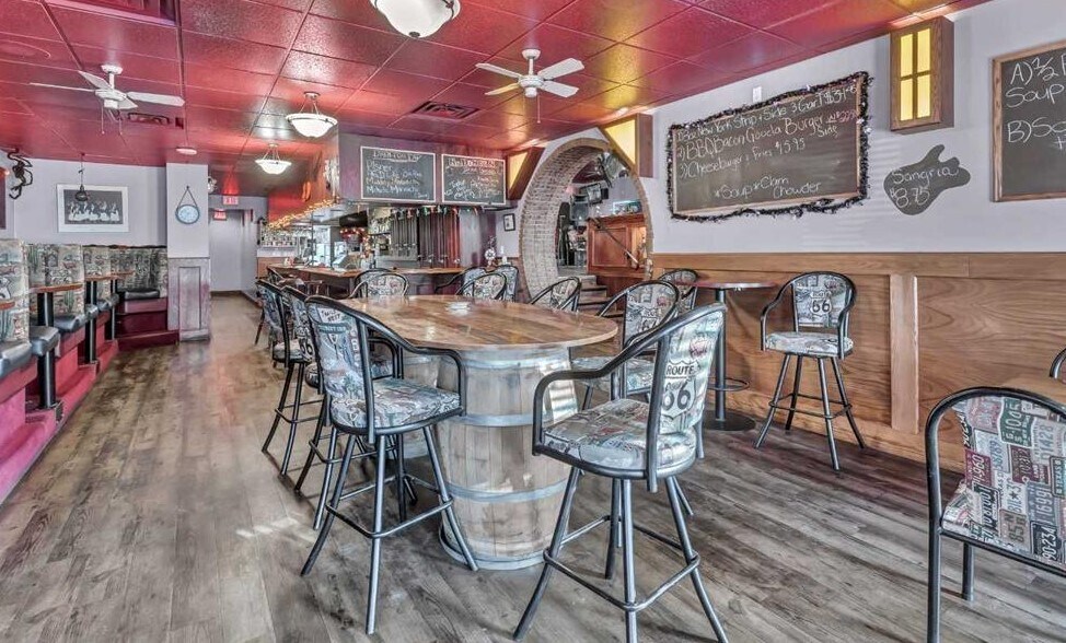 More Photos Of 16 3 St NE, Medicine Hat Restaurant For Sale