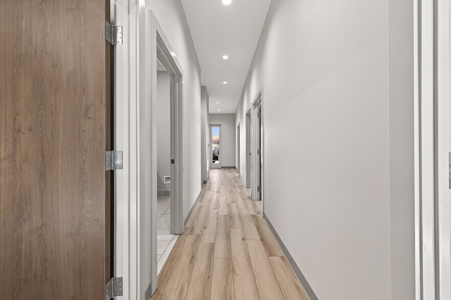 More Photos Of 217 Promenade Way, Sugar Land Office For Sale