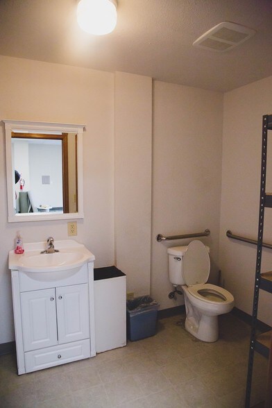 More Photos Of 8390 W Gage Blvd, Kennewick Office For Lease