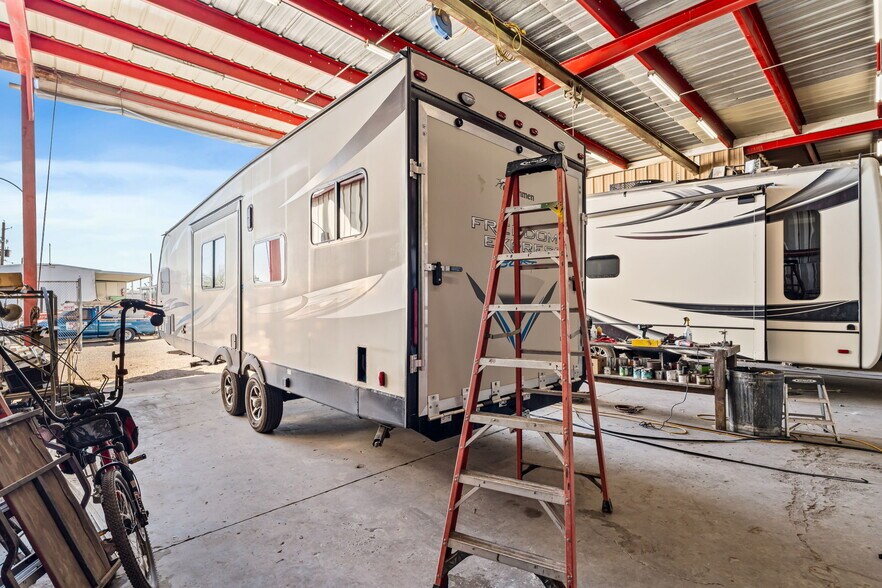 More Photos Of 7659 W Hatcher Rd, Peoria Warehouse For Sale
