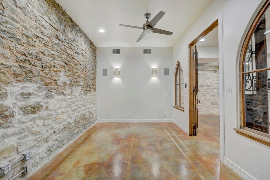 More Photos Of 503 Neches St, Austin Loft Creative Space For Lease