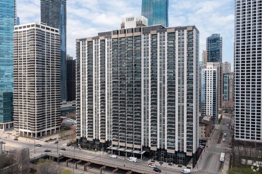 More Photos Of 400 E Randolph St, Chicago Multifamily For Sale