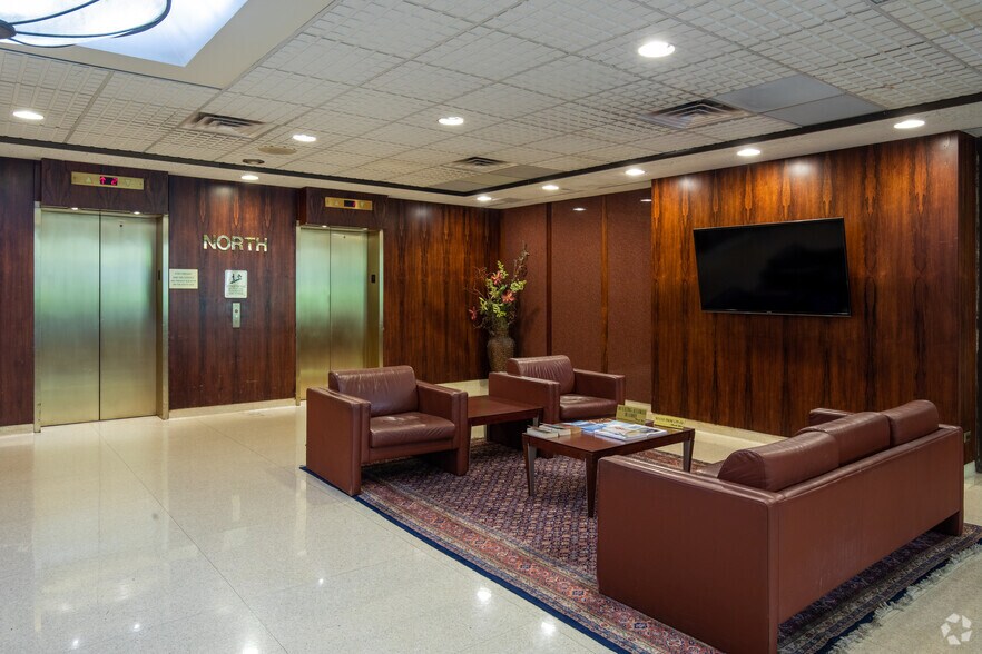 More Photos Of 98 Cuttermill Rd, Great Neck Office For Lease