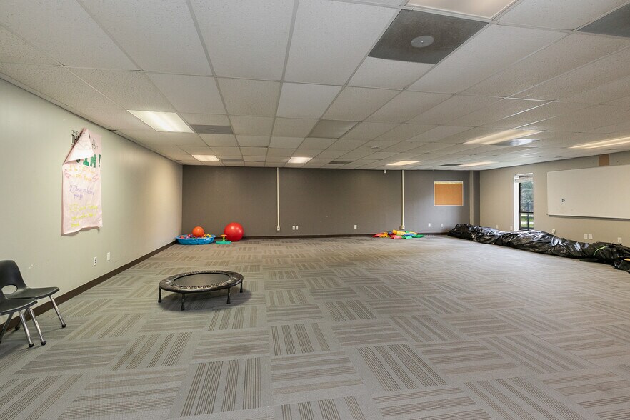 More Photos Of 500 W Daniels St, Ozark Office For Sale