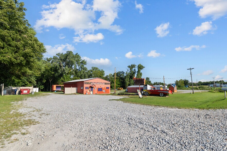 More Photos Of 1420 Highway M, Sedalia Service Station For Sale