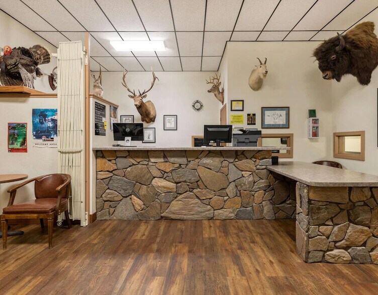 More Photos Of 109 Main St, Hill City Hotel For Sale