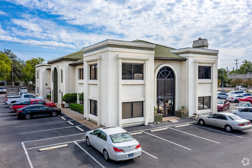 Primary Photo Of 7810 Louis Pasteur Dr, San Antonio Medical For Lease