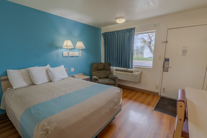 More Photos Of 1309 S Ohlman St, Mitchell Hotel For Sale