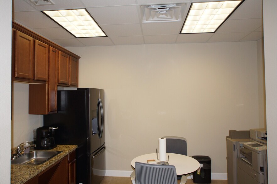 More Photos Of 2219 Sawdust Rd, The Woodlands Loft Creative Space For Lease