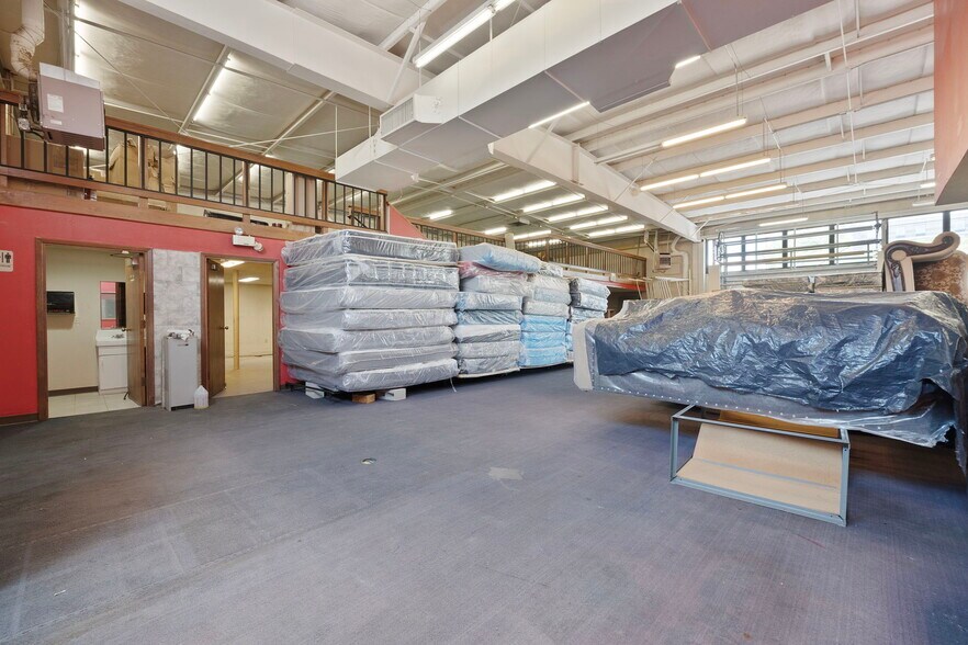 More Photos Of 221 Broadway Blvd SE, Albuquerque Freestanding For Sale