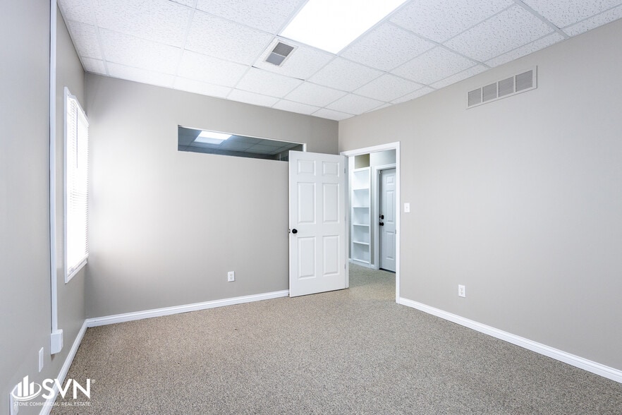 More Photos Of 513 Darby Creek Rd, Lexington Office For Sale