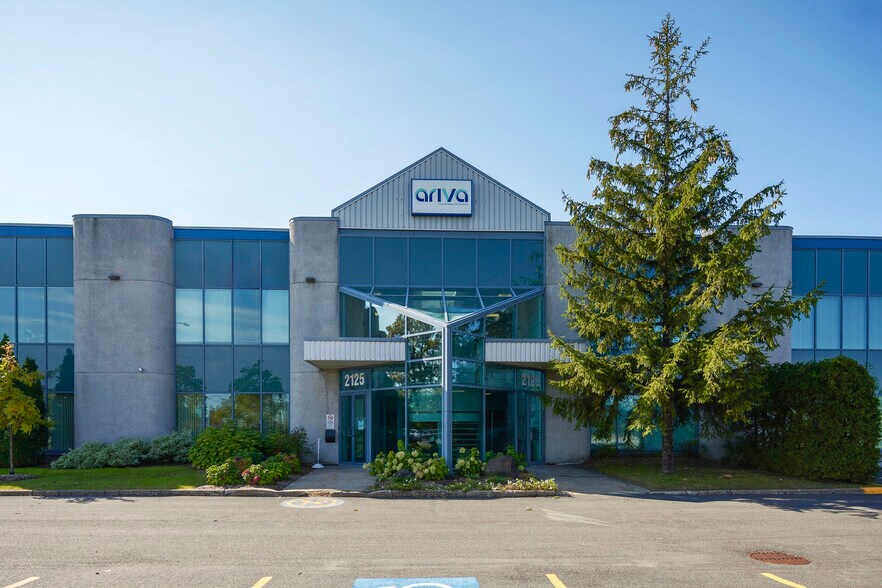 More Photos Of 2125 Av 23E, Montréal Distribution For Lease