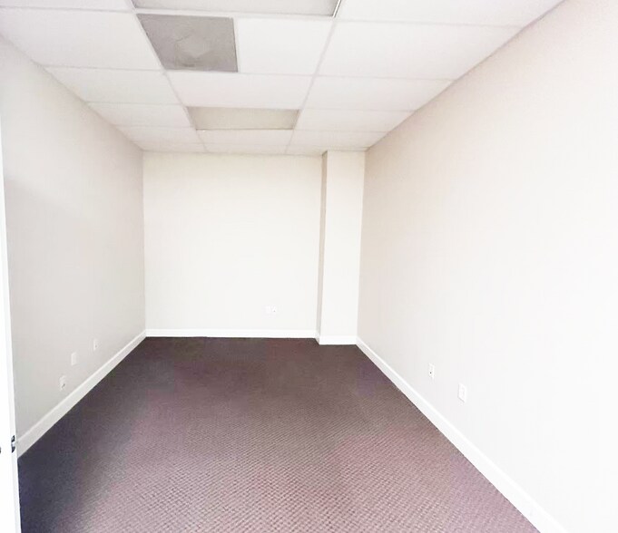 More Photos Of 660 Charlotte St, Punta Gorda Office For Lease