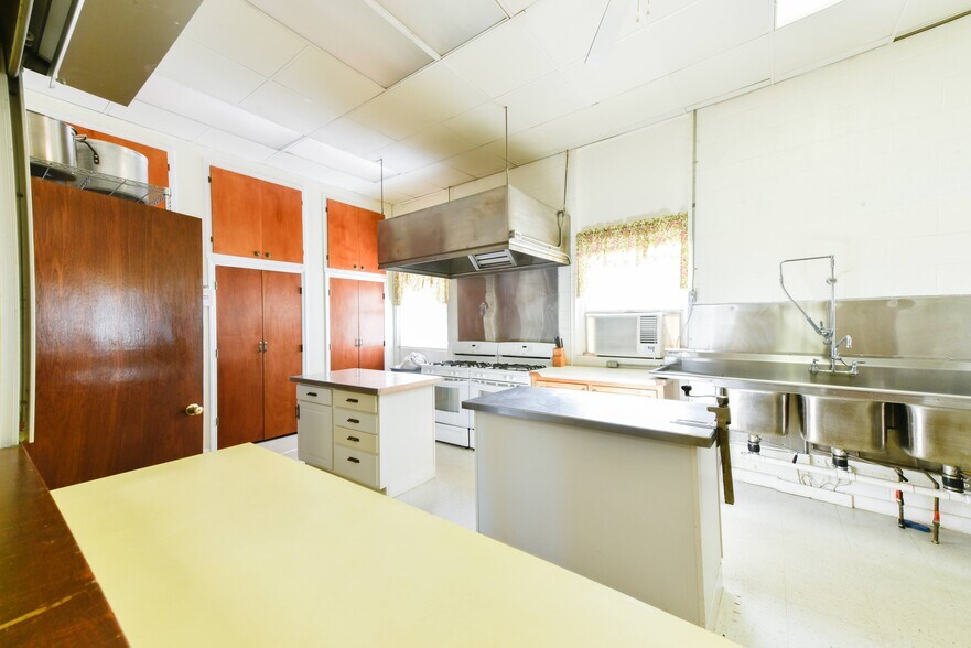 More Photos Of 3901 Raeford Rd, Fayetteville Religious Facility For Lease