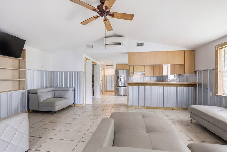 More Photos Of 505 3rd St, Cedar Key Restaurant For Sale